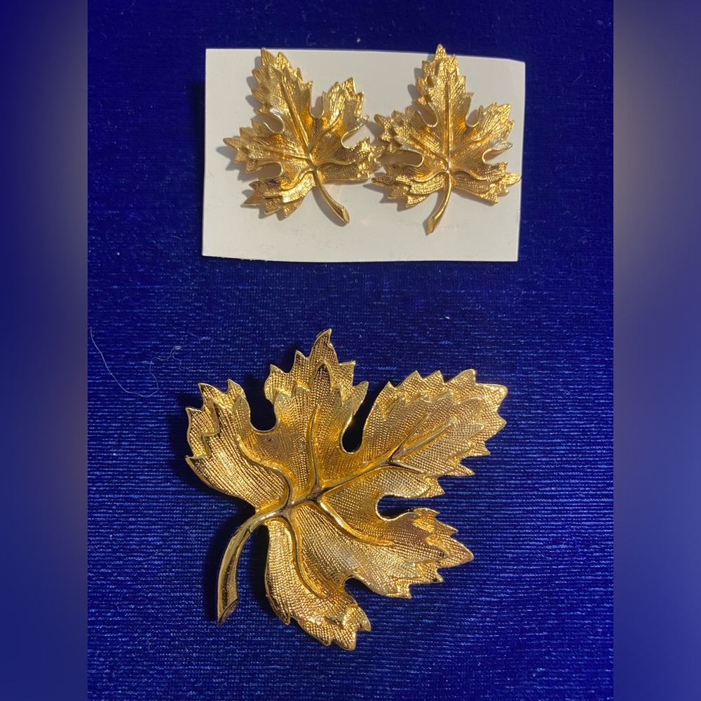 Elegant Gold Leaf Brooch and Earring Set